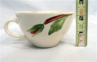 VINTAGE SET OF 30 PIECES OF 1940S CONTINENTAL KILNS ROSE/GREEN ARBOR CREAM DISH